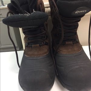 Quest snow boot used